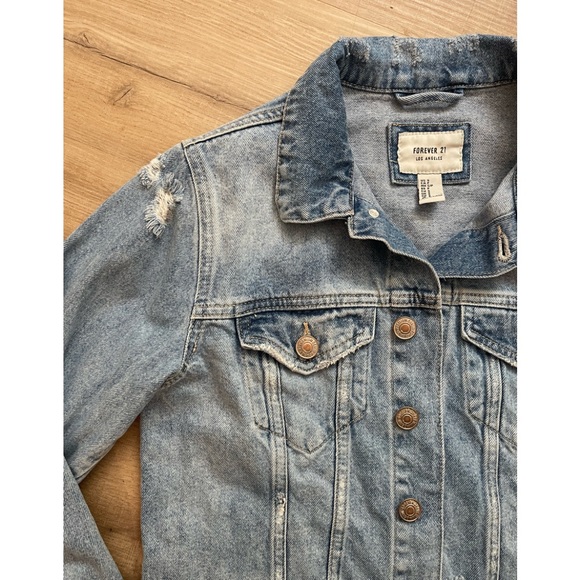 ❌SOLD❌ FOREVER 21 Distressed Cropped Denim Jacket - Picture 3 of 11